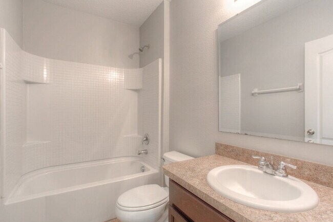 Building Photo - 6794 Glenbrook Dr