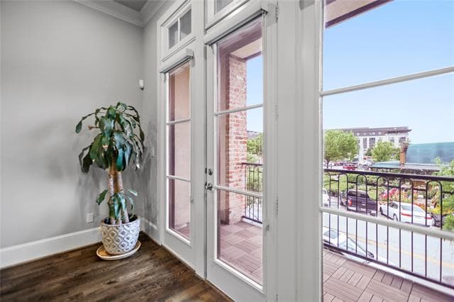 Building Photo - 660 S Pearl Expy