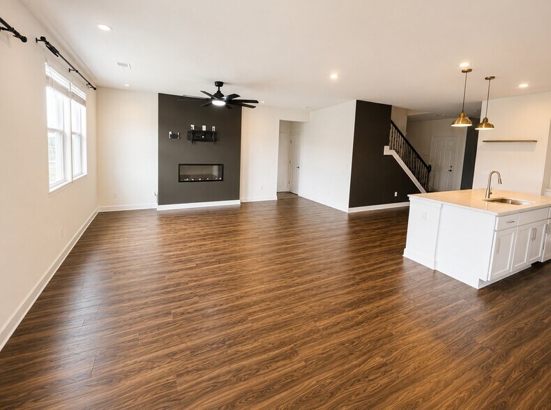 Building Photo - 330 Ellis Ln
