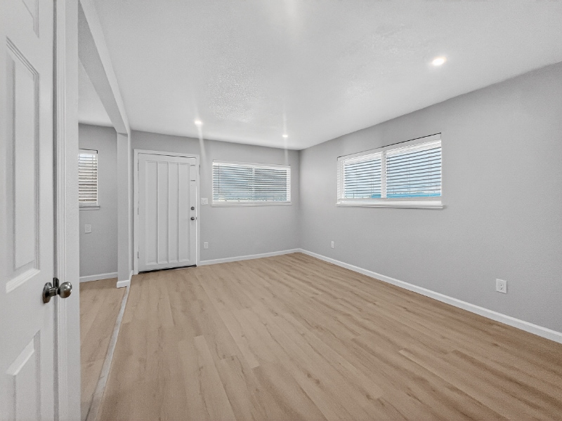 Building Photo - 409 W 18th St