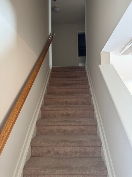 Building Photo - 2205 Lannigan Dr