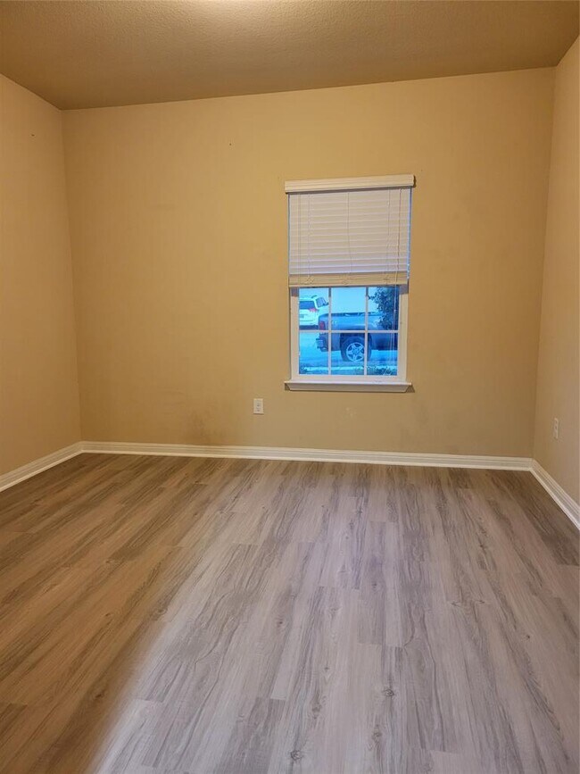 Building Photo - 11112 Dawes Pl