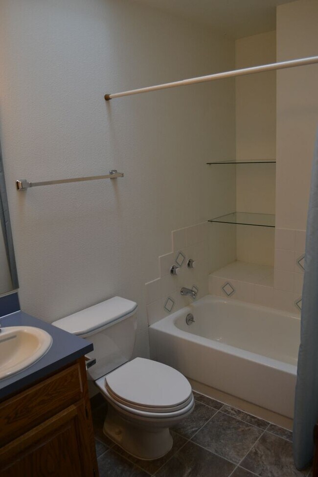 Building Photo - BEAUTIFUL 3 BEDROOM 3 BATH HOUSE LOCATED IN SOUTH SALEM