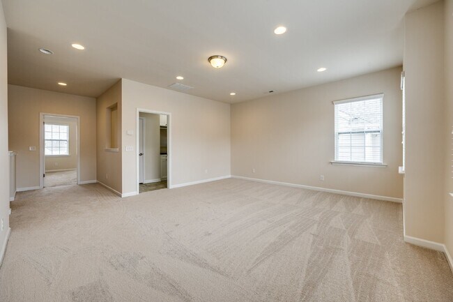 Building Photo - "Spacious 4-Bedroom Retreat with 3 Full Ba...
