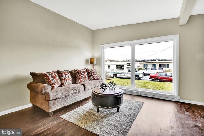 Building Photo - Coming Soon- Beautiful 3 Bedroom, 1 Bath h...