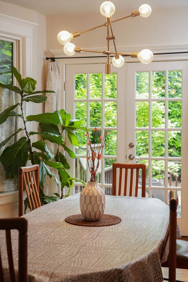 Building Photo - R0441