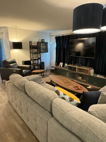 Building Photo - 3145 E Flamingo Rd