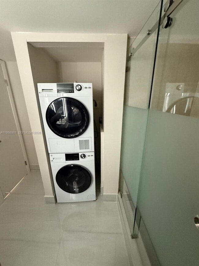 Building Photo - 436 Lakeview Dr