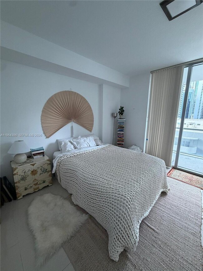 Building Photo - 1111 SW 1st Ave