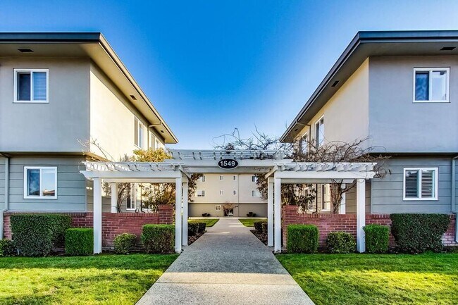 Building Photo - 1549 San Carlos Ave