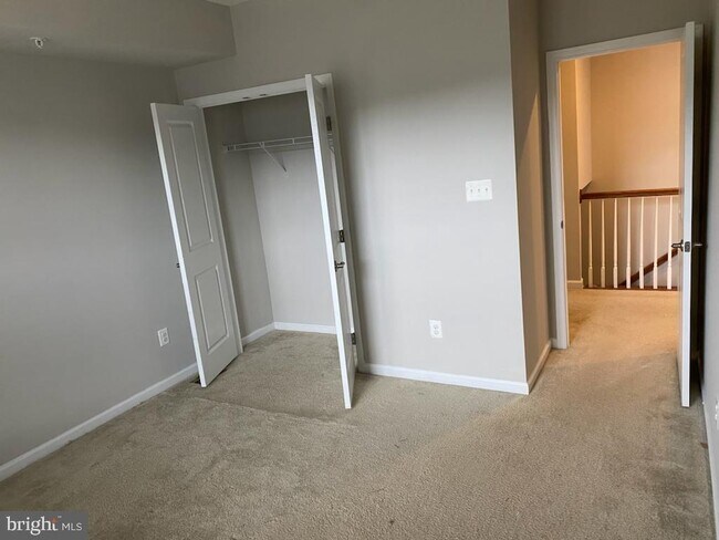 Building Photo - 3198 Yeager Dr