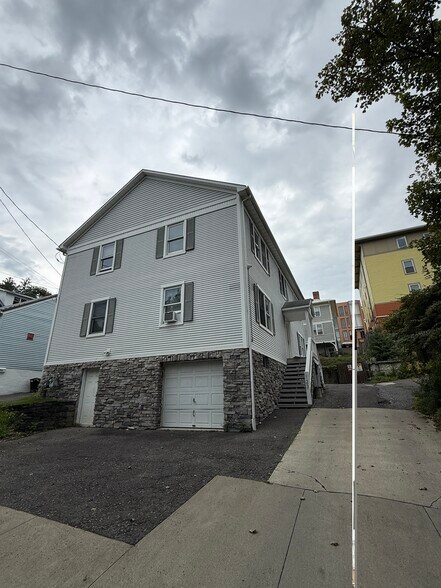 Building Photo - 123 Blair St