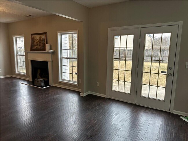 Building Photo - 590 Clairidge Ln SW