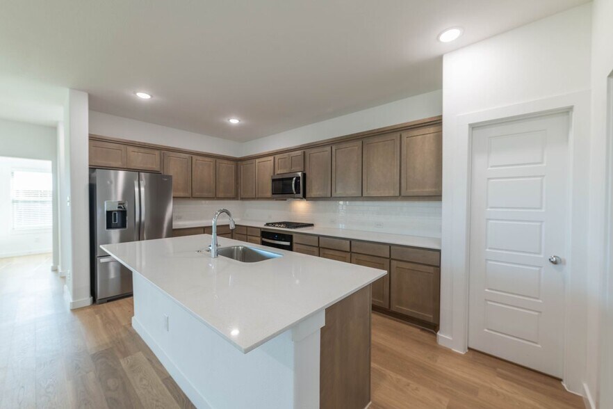 Building Photo - 1007 Breezy St