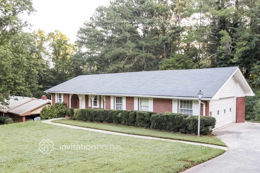 Building Photo - 1599 Knob Hill Dr NE