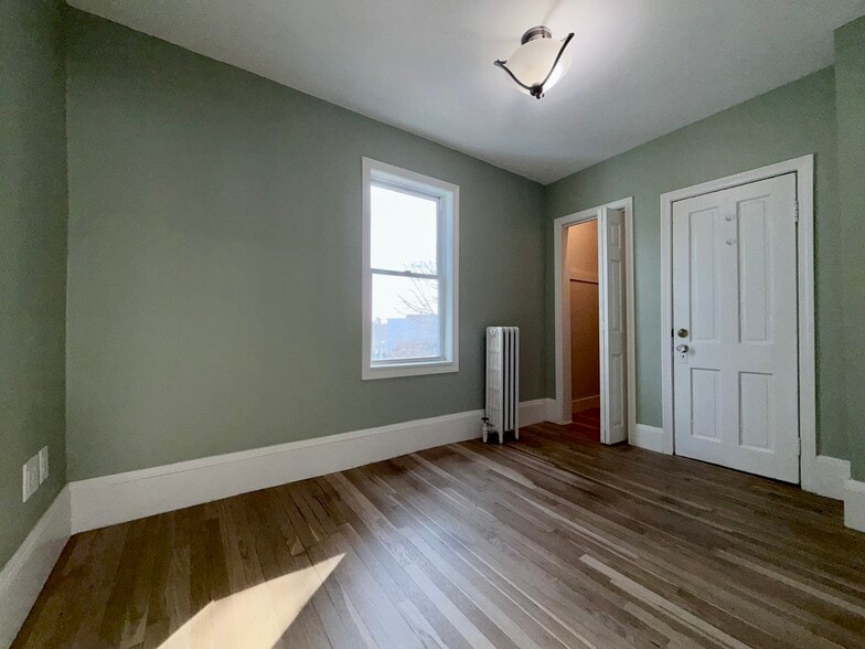 Building Photo - 13 Gladstone St