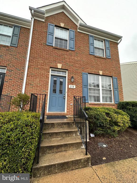 Building Photo - 218 Kirby St