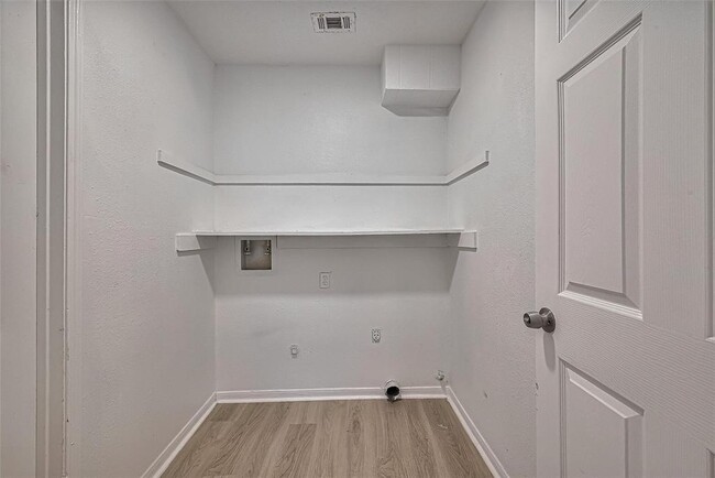 Building Photo - 6219 Canada Dr
