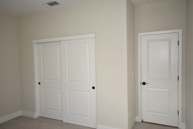 Building Photo - 140 Tortosa Ct