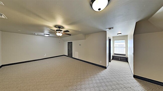 Building Photo - 5917 Grandby Rd