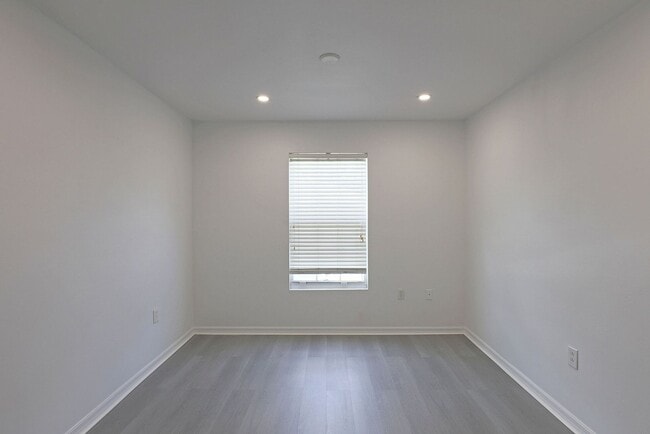 Building Photo - Forest Lake Townhomes 3629-102