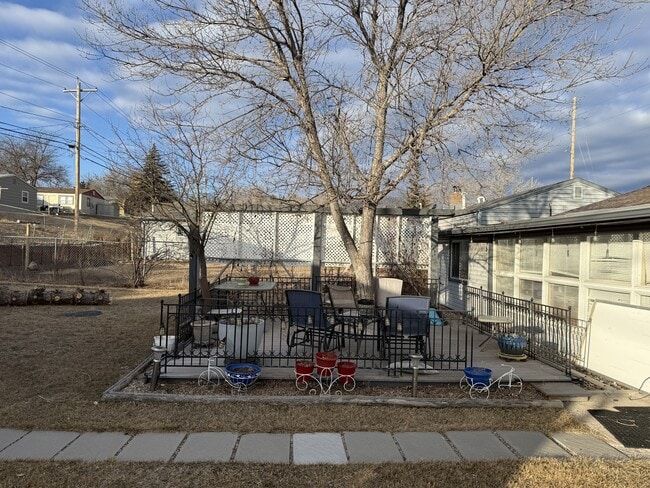 Building Photo - 259 E Oakland St