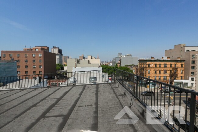 Building Photo - 236 Montrose Ave