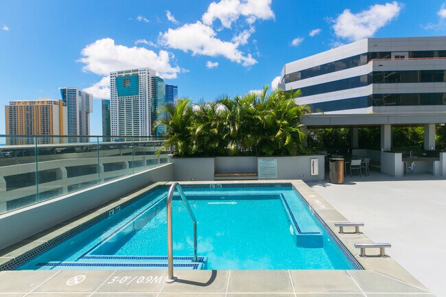 Building Photo - 1391 Kapiolani Blvd