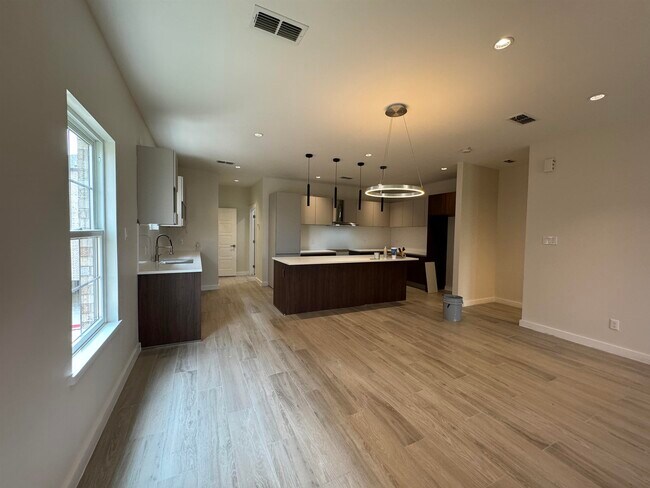 Building Photo - 210 Veracruz Dr