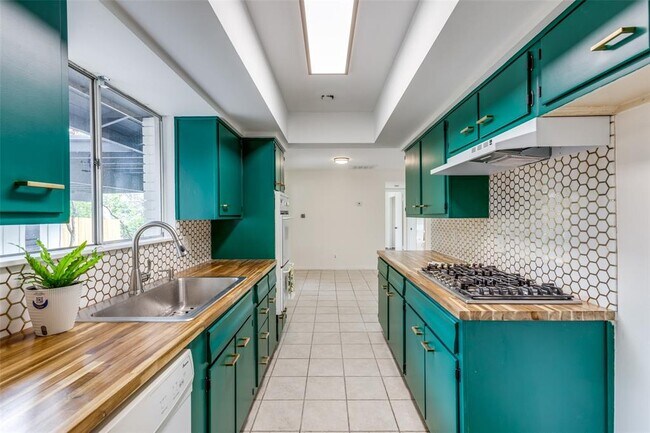 Building Photo - 400 Cherry Hill Dr