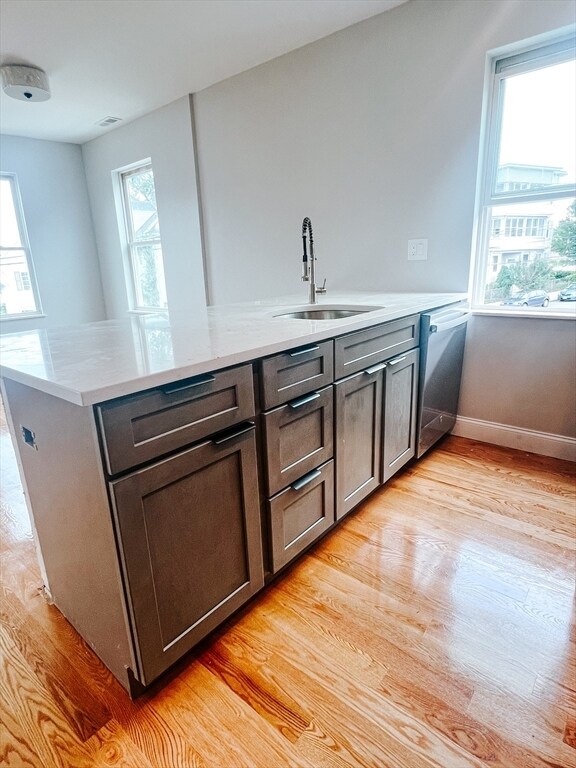 Building Photo - 595 Main St