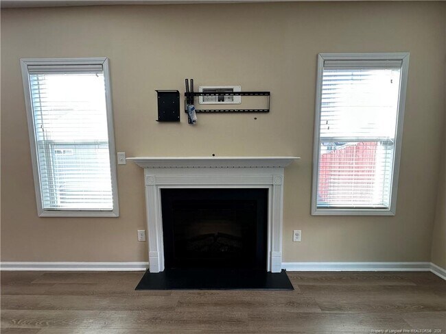 Building Photo - 2040 Stonewash Dr