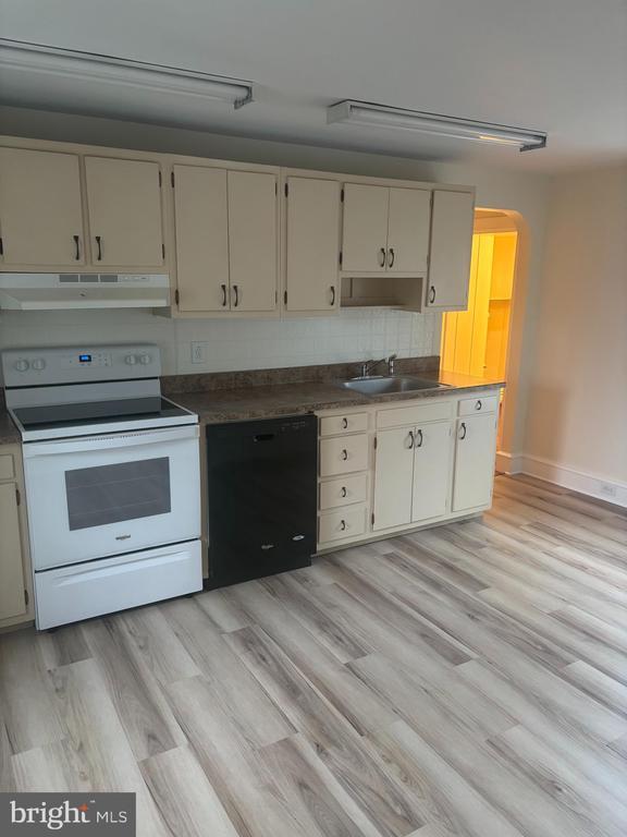 Building Photo - 420 Old Swede Rd