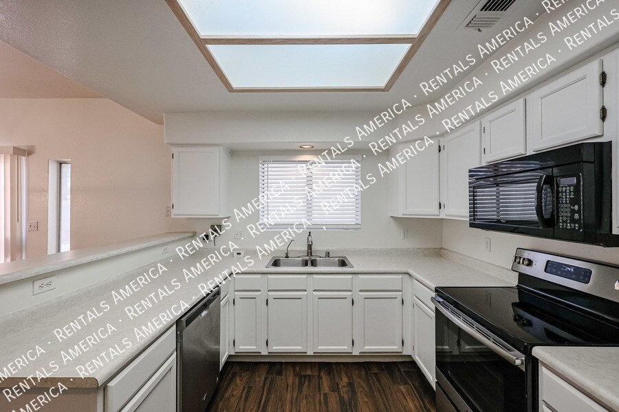 Building Photo - 8849 S 51st St