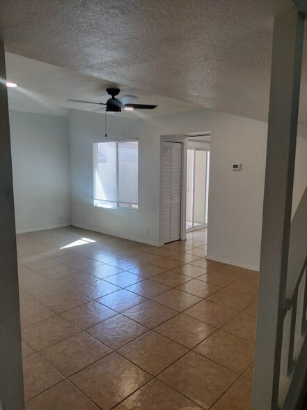 Living room - 1342 W Emerald Ave