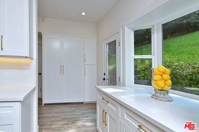 Building Photo - 16142 Bayberry Pl