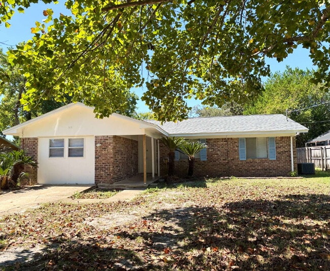 Building Photo - "Charming 3-Bedroom Home in Mary Esther!"