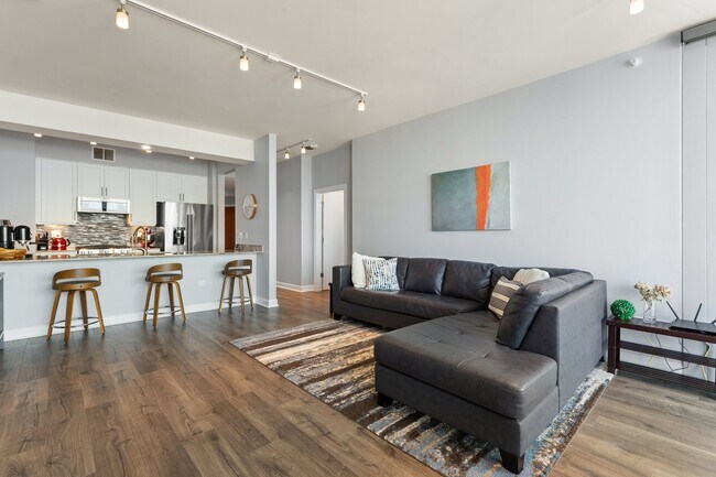 Building Photo - 1201 S Prairie Ave
