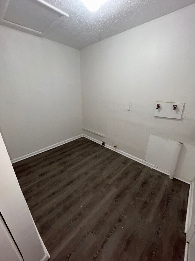 Building Photo - 1706 Andrews Dr
