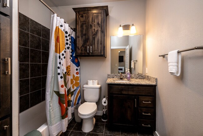 Building Photo - 2307 N Elm St