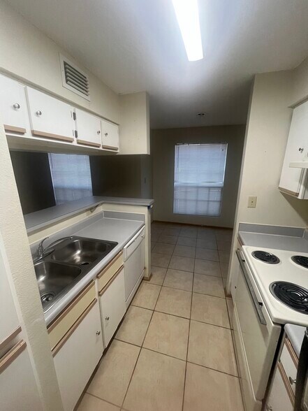 Building Photo - 8635 Mallard Reserve Dr