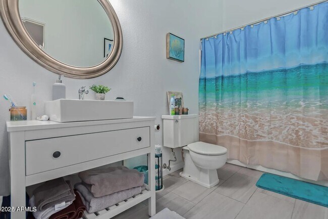 Building Photo - 6108 N 12th Pl