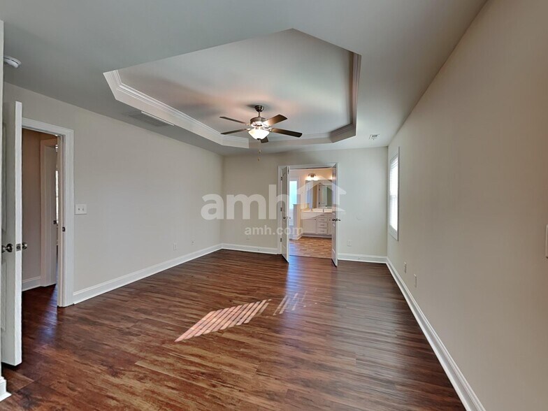 Building Photo - 102 White Ash Ln