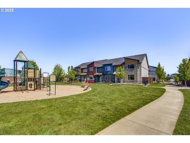 Building Photo - 10902 NE 119th Pl