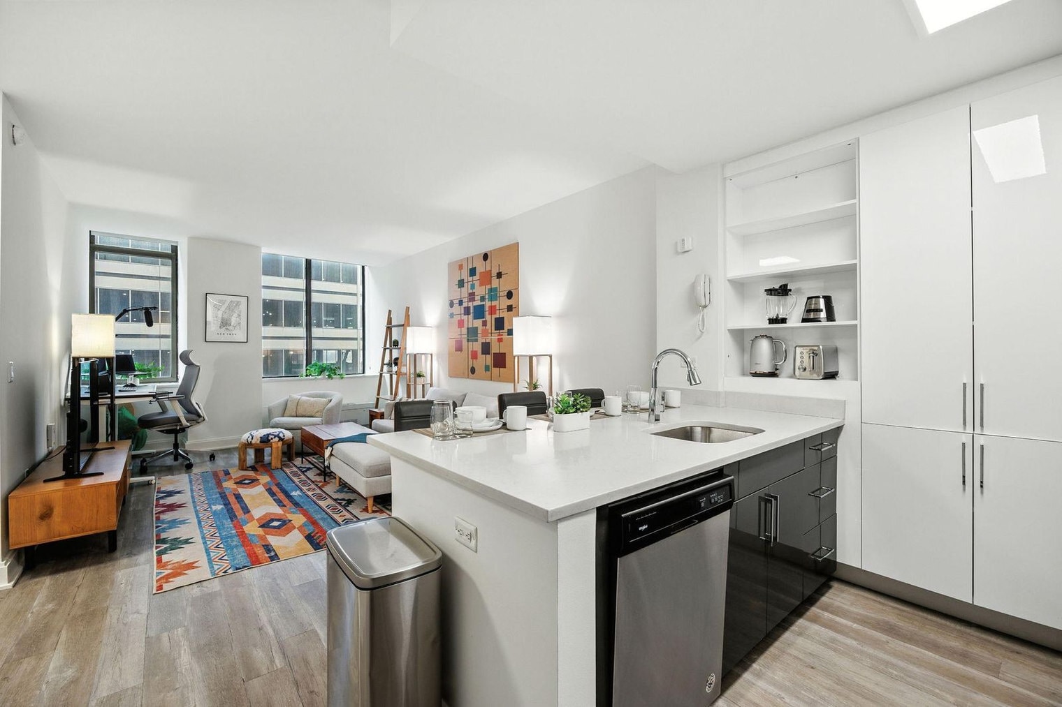 Building Photo - 10 Hanover Square