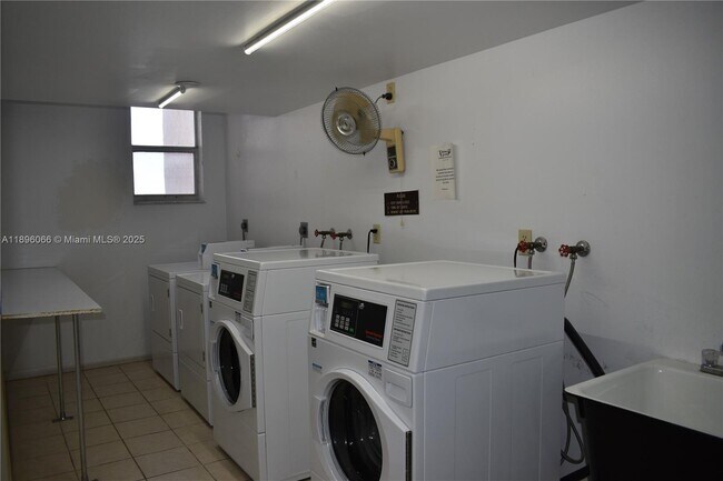 Building Photo - 1865 S Ocean Dr