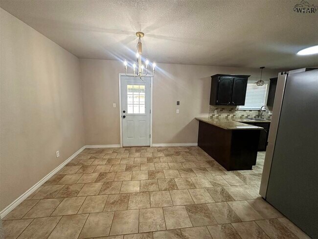 Building Photo - 2808 Ecleto Blvd
