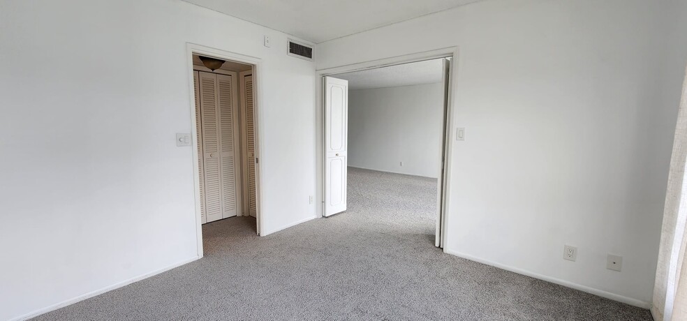 Building Photo - 3010 N Course Dr