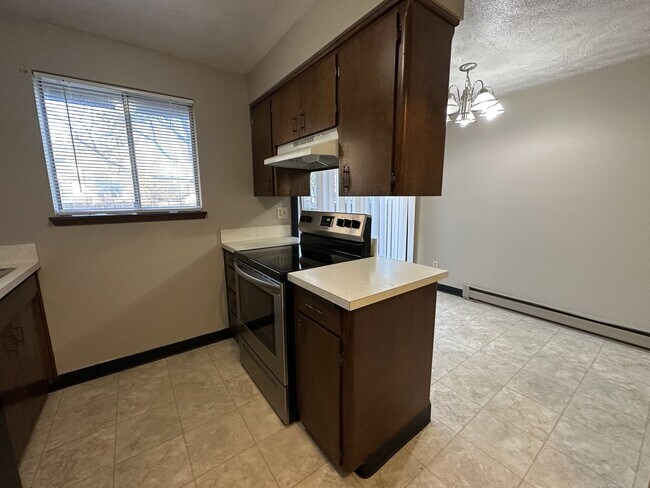 Building Photo - L972