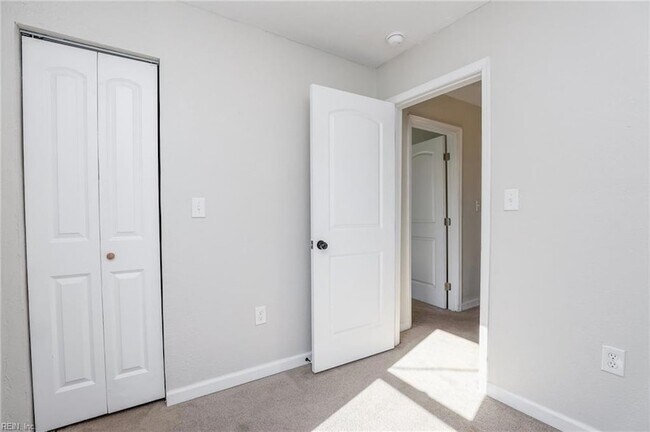 Building Photo - 1914 King St